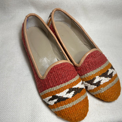 Kilim in ocre and red